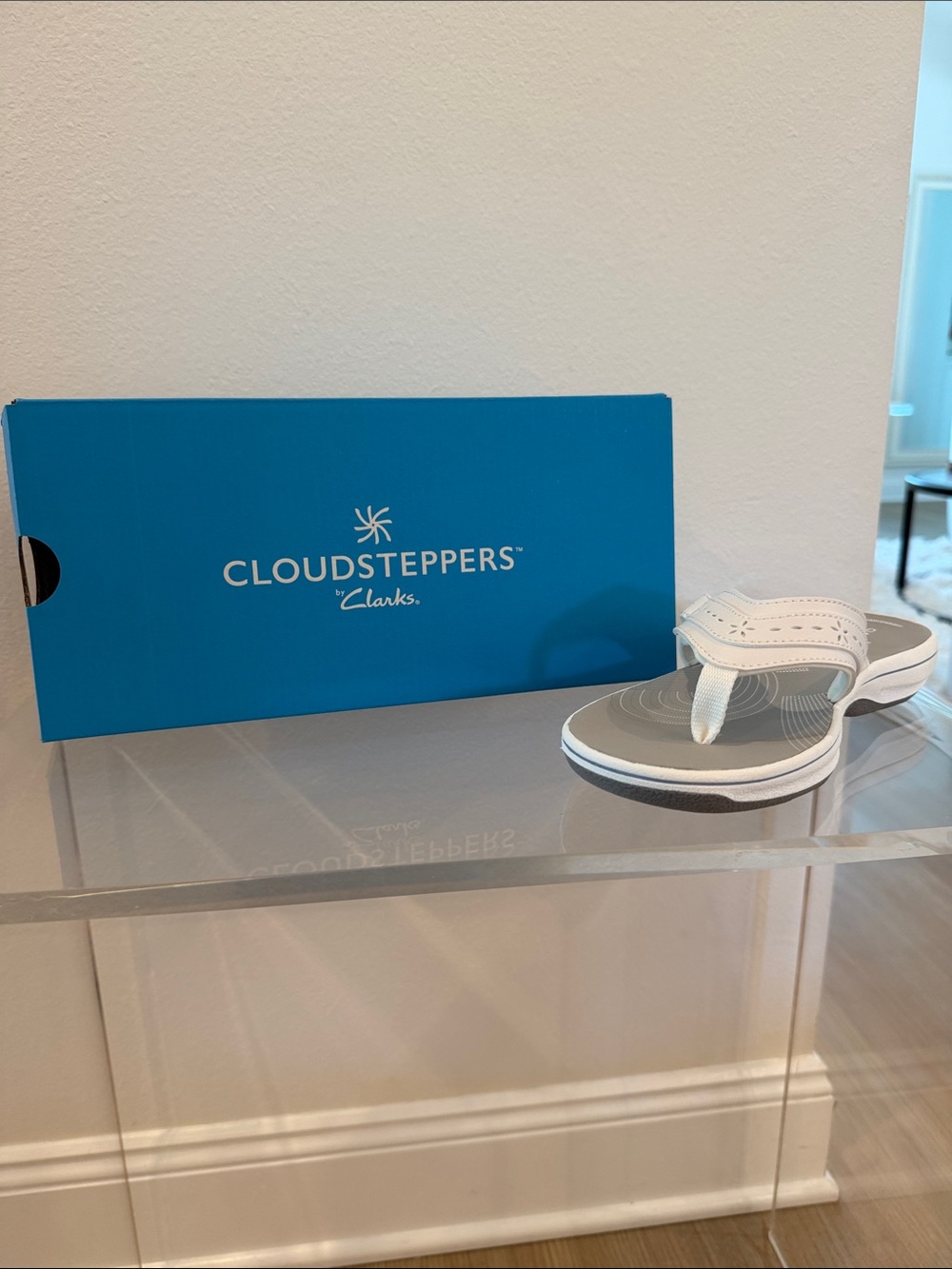 Clarks White Cloudsteppers Women's Thong Sandals